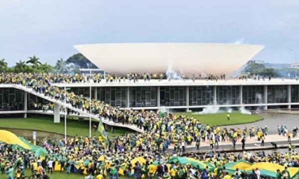  Brezilya'da Bolsonaro destekçileri kongre binasını bastı