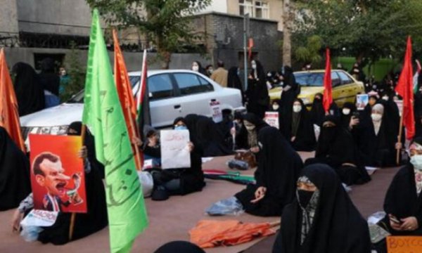  Charlie Hebdo Tahran'da protesto edildi