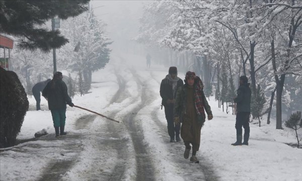 Afganistan'da 24 kişi donarak yaşamını yitirdi