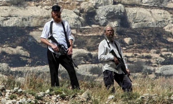 Siyonist yerleşimciler Nablus’ta Filistinlilerin evlerine saldırdı