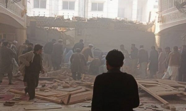Pakistan’da camide intihar saldırısı