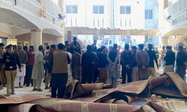 Pakistan'daki polis mescidi saldırısında ölü sayısı 83'e yükseldi, TTP sorumluluğu reddetti