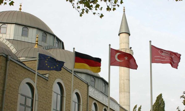 Almanya'da 'imam' tartışması: Türkiye'den finansman durdurulsun