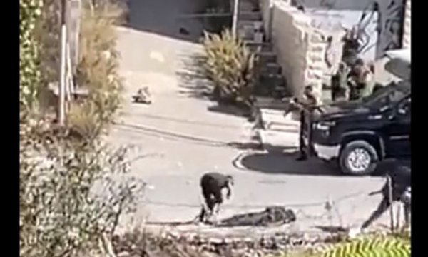 Filistin'de Mahmut Abbas'ın konvoyuna ateş açıldı