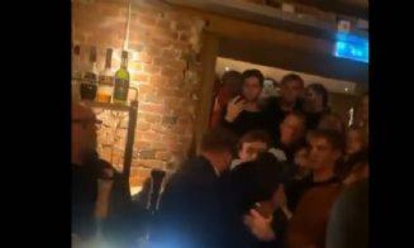 Hollanda'da ırkçı lider Baudet her yerde dayak yiyor