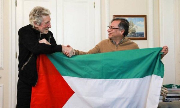 Roger Waters, Petro ile 'Filistin' bayrağı açtı