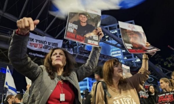 Siyonist rejimin 3 İsrailli esiri öldürmesi Tel Aviv'de protesto edildi