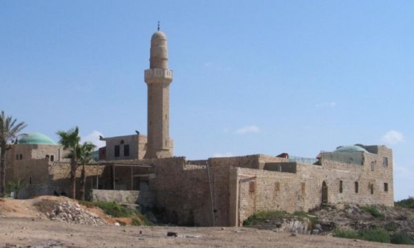 İsrail işgali altındaki bölgede tarihi camiye saldırı düzenlendi