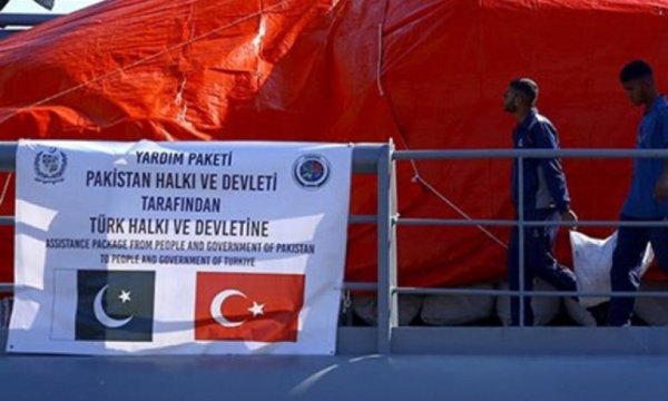 Pakistan yoksulluğuna rağmen yardım gönderdi