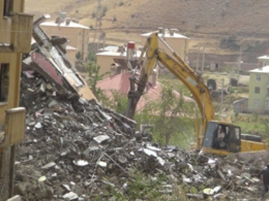 Bitlis'te Kentsel Dönüşüm Yıkımı