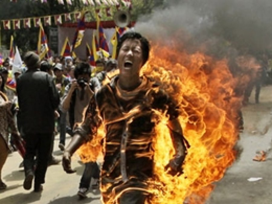 Çin'de Bir Tibetli Daha Kendini Yaktı 
