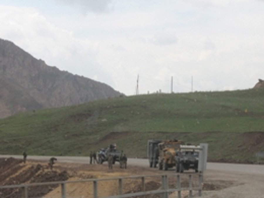 Diyarbakır'da Karakola Saldırı