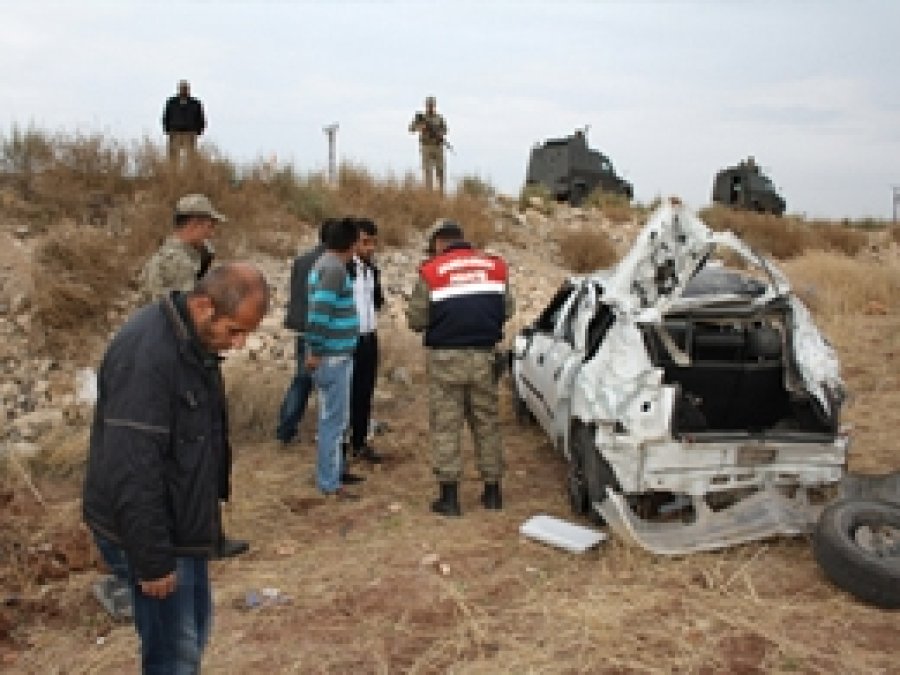 Midyat'ta Araç Şarampole Yuvarlandı: 5 Yaralı