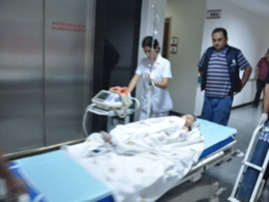 Üzerine Televizyon Düşen Çocuk Yoğun Bakımda