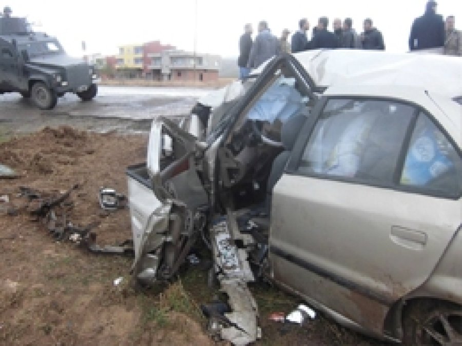 Trafik Kazası: 1 Ölü, 3 Yaralı