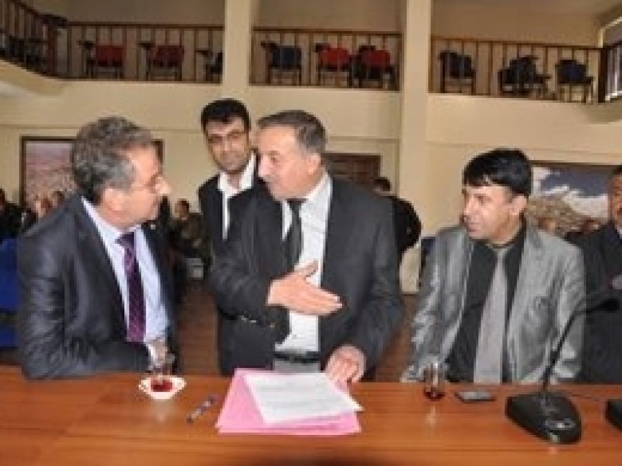 Başkanın Makam Koltuğuna Haciz