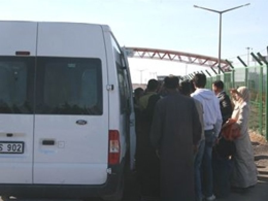 Suriyeliler, Kendi Talepleri ile Ülkelerine Dönüyor