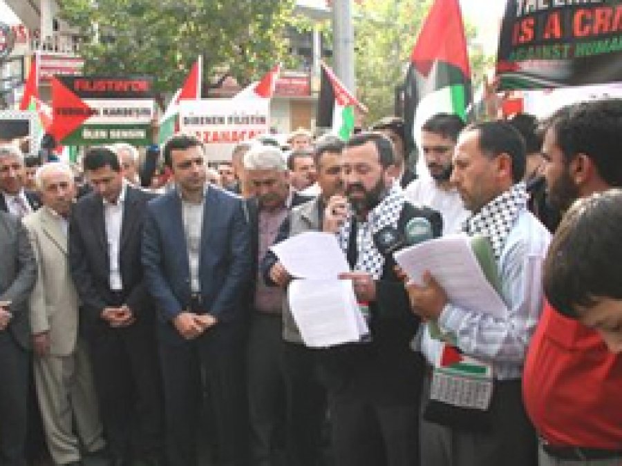 Antalya'da İsrail'in Gazze Saldırısı Protesto Edildi
