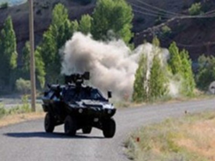 Askeri Aracın Geçişi Sırasında Patlama 