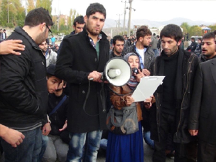 Bitlis'te Öğrenciler Tepkili