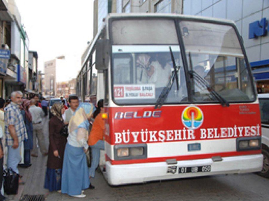 Adana'da Toplu Taşıma Ücretleri Zamlandı
