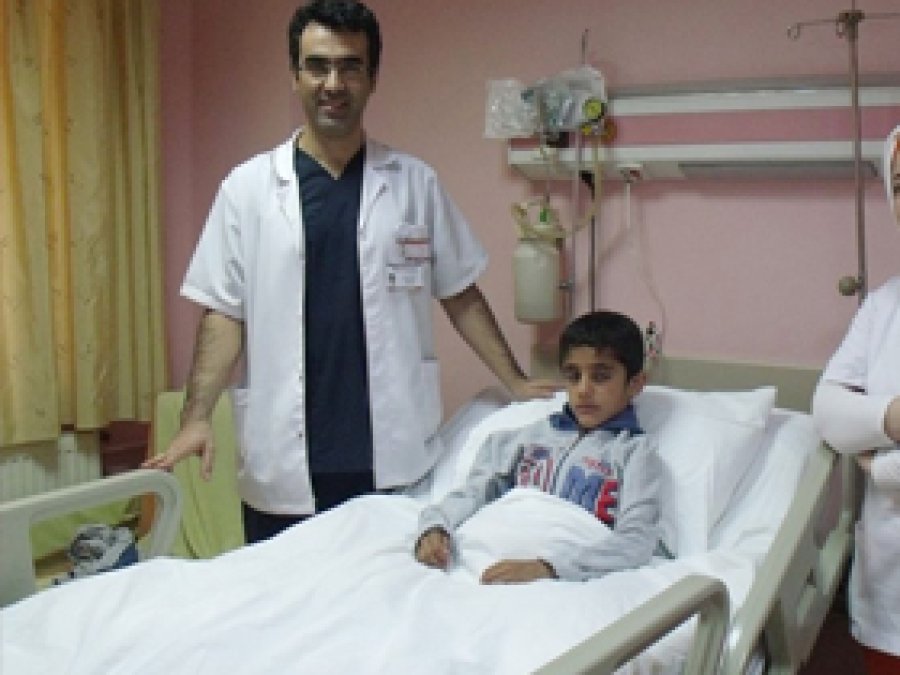 7 Yaşında 3 Cm'lik Taş Operasyonu Geçirdi