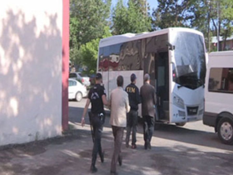 Van'da 8 Kişi KCK'den Tutuklandı