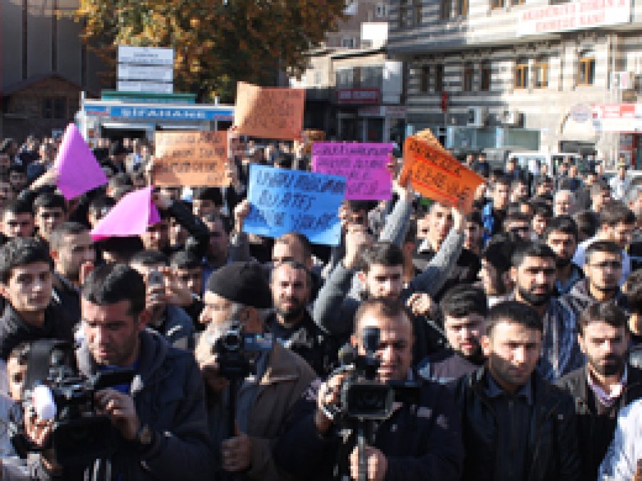 Hükümet'in MEB Tasarısı Diyarbakır'da Protesto Edildi