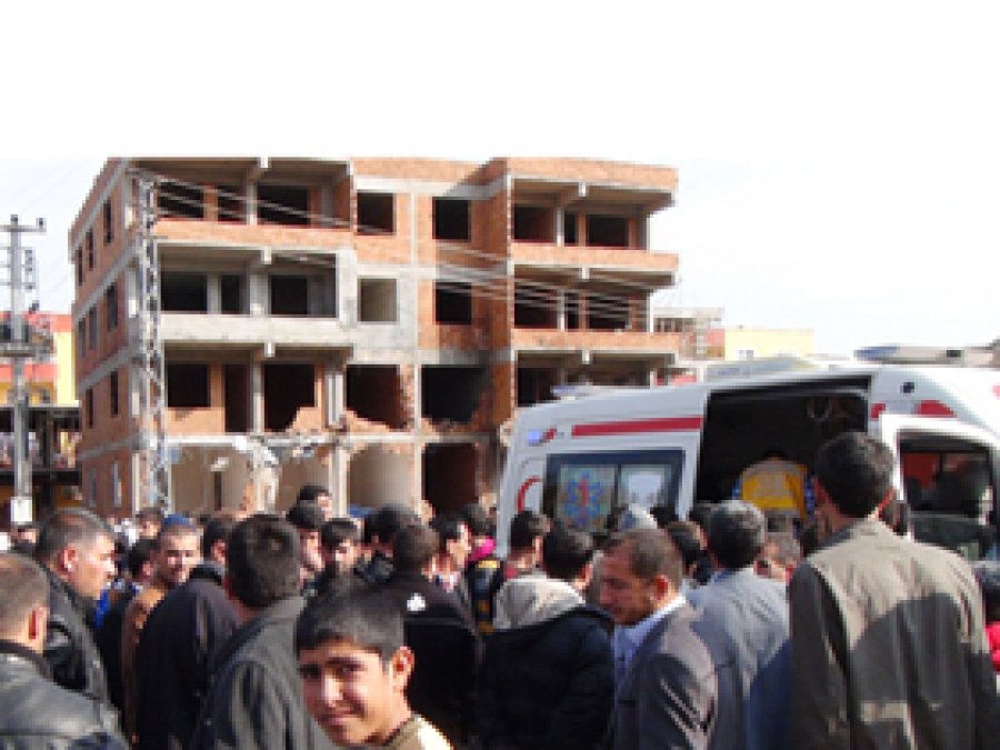 Diyarbakır'da İnşaat İskelesi Çöktü :1 Kİşi Öldü