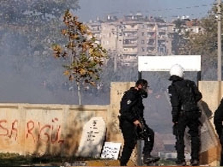 Polisin Attığı Gaz Bombası Eve Düştü
