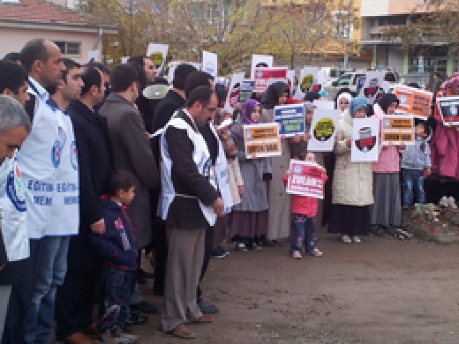 Başörtü Yasağı Çermik'te Protesto Edildi