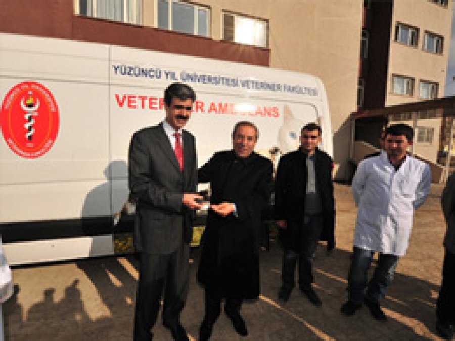 YYÜ'den Hayvan Ambulansı