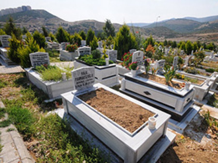 İzmir'de Mezarlık Genişletme Çalışmaları