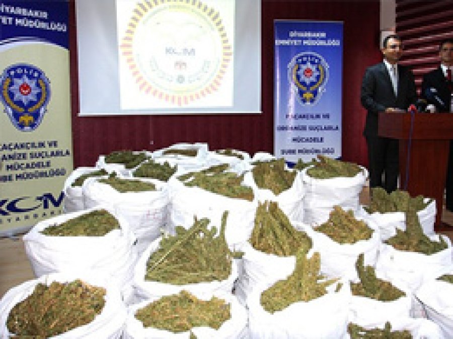 Diyarbakır'da 21 Ton Esrar Ele Geçirildi