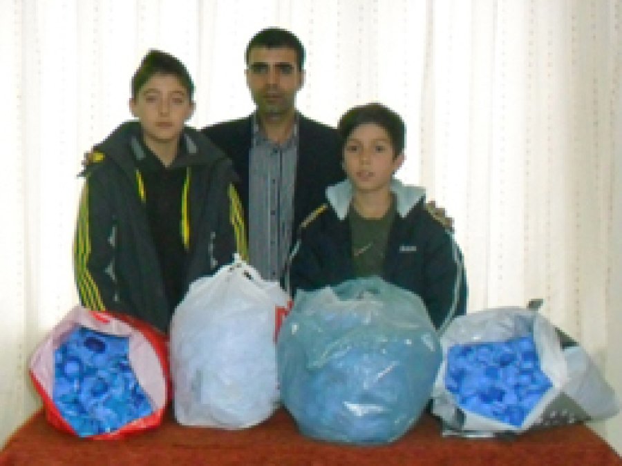 2 Duyarlı Öğrenciden Engelliler için 24 Bin Mavi Kapak