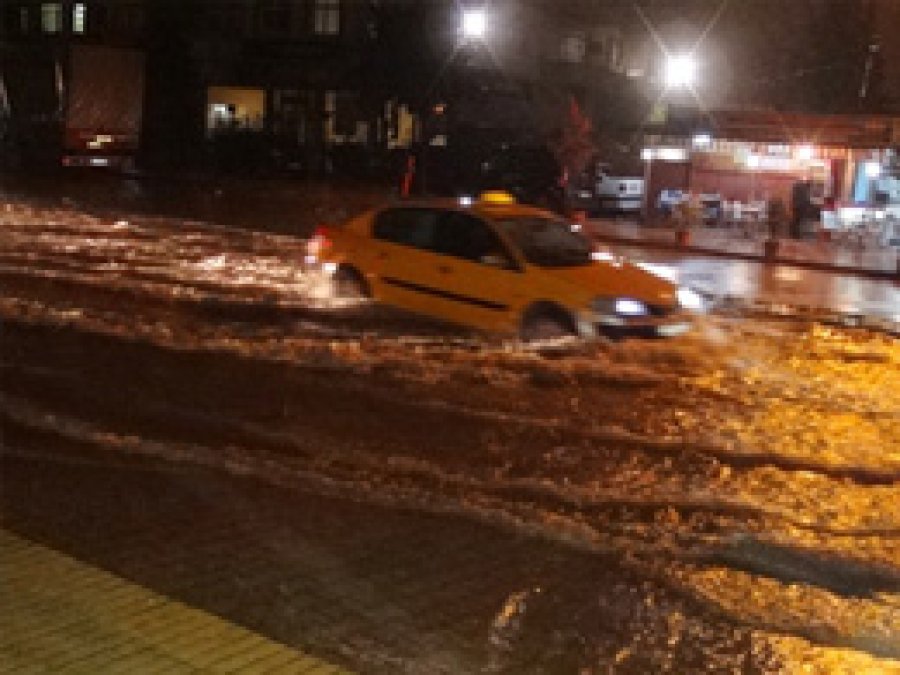 Mersin Sağanak Yağışın Etkisinde