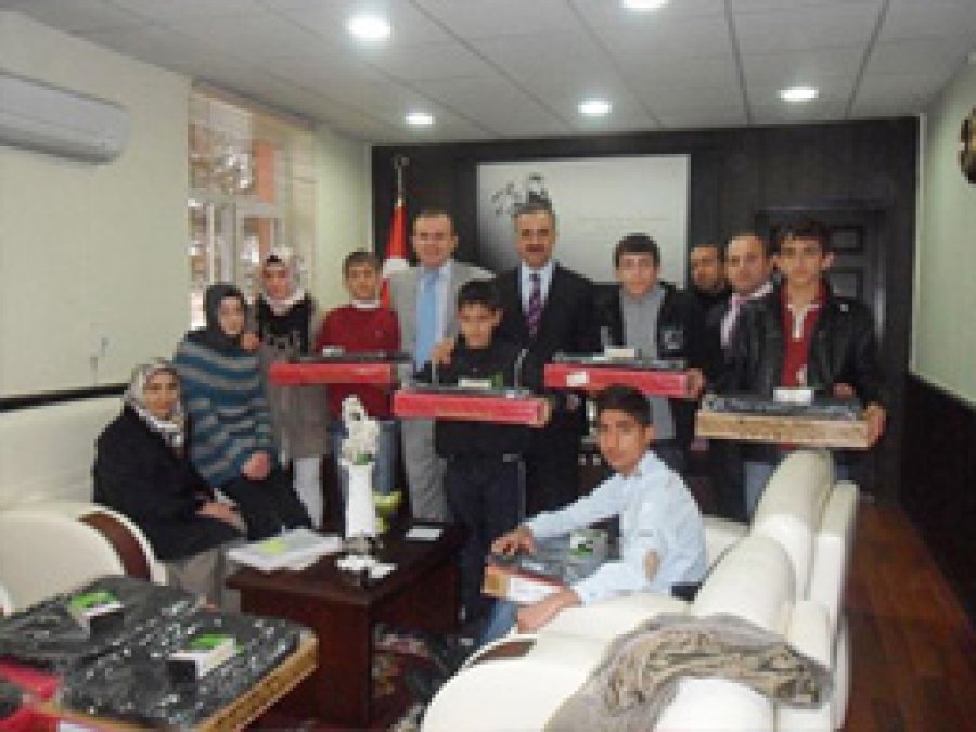 Fen Lisesi Kazanan Öğrencilerine Laptop