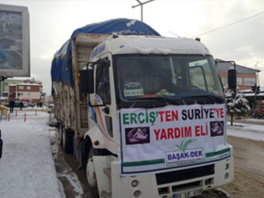 Erciş'ten Suriye'ye Bir Kamyon Dolusu Yardım 