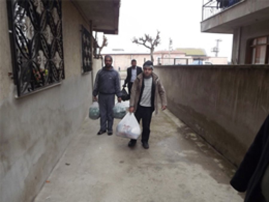 Manisa'ya Gelen Mültecilere Yardım Ettiler