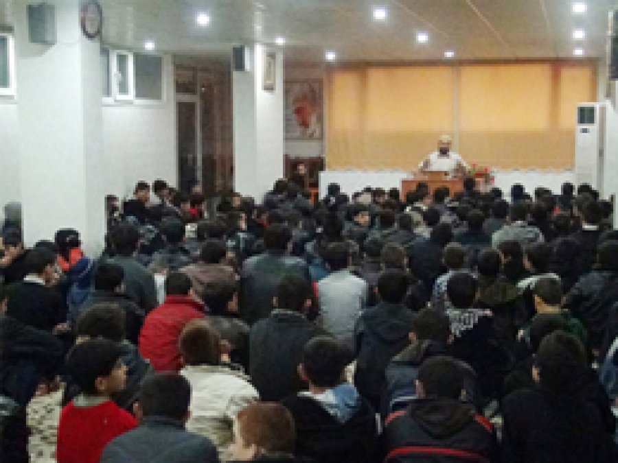 Gençler Namazla Bilinçleniyor