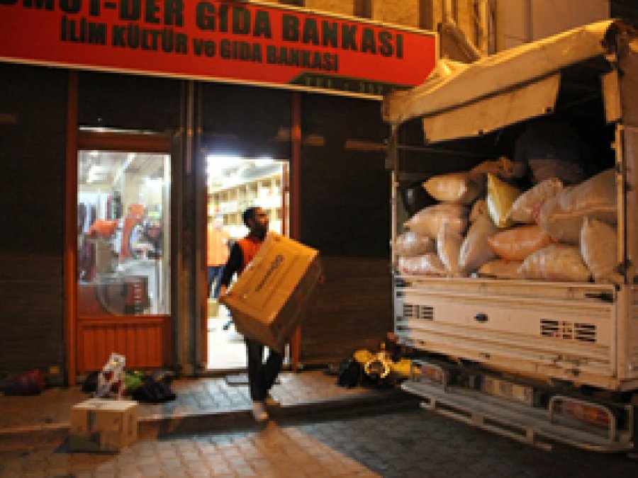 Adana Umut Der Suriyeli Mültecilere Yardımlarını Sürdürüyor