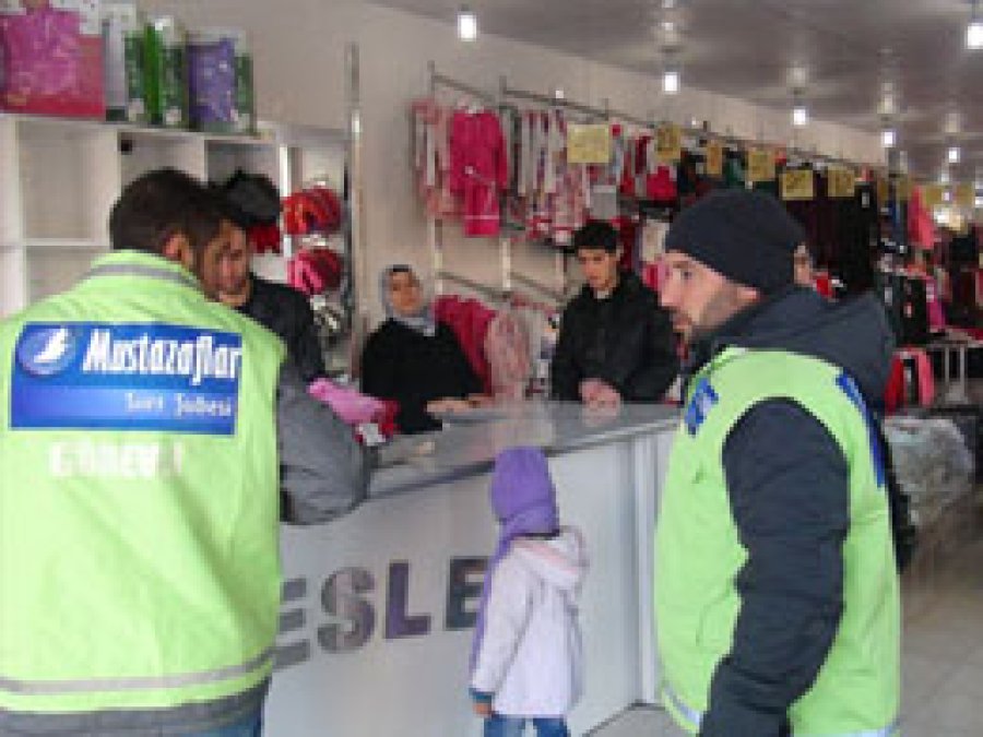 Siirt Mustazaflar Cemiyeti Afganlı Aileye El Uzattı