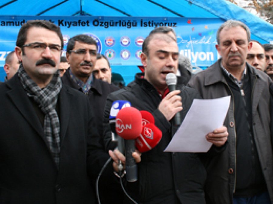 Elazığ'da Başörtüsüne Özgürlük İmza Kampanyası