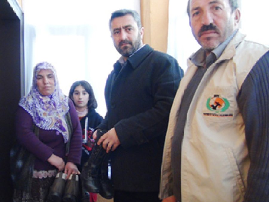 Avrupa Yetim Der Bitlisli Muhtaç Ailelere Yardım Etti