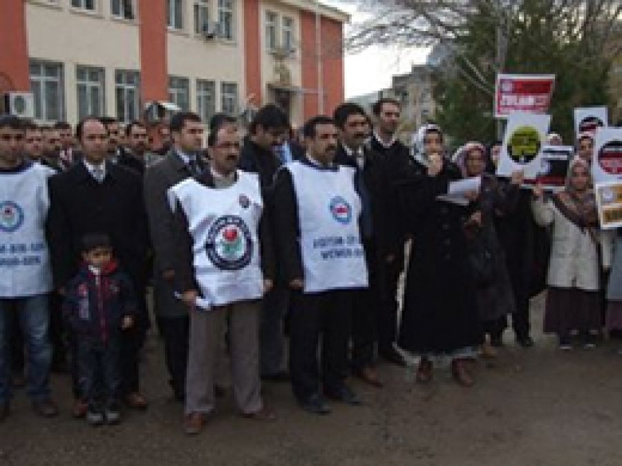Başörtüsü Yasağına Bir Tepki de Antalya'dan