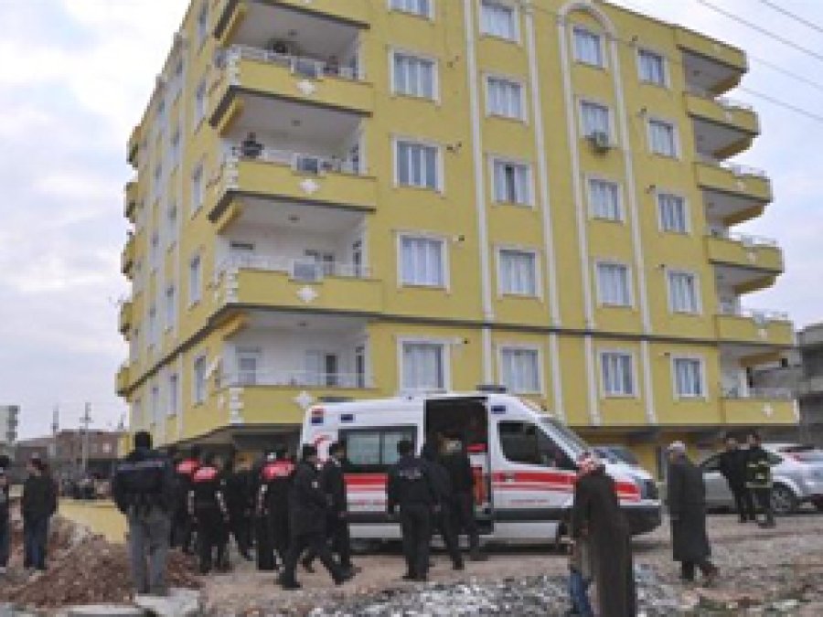 Nizip'te Asansör Boşluğuna Düşen Genç Öldü