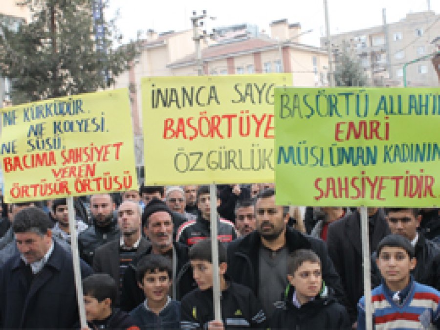 Başörtüsü Yasağına Bismil'de Protesto