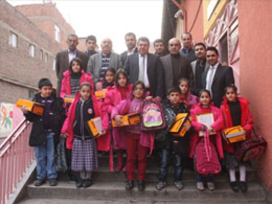 DTSO'dan Öğrencilere Kırtasiye ve Giyecek Yardımı
