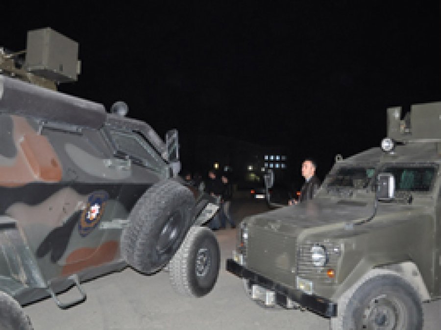 Batman'da Polis Servis Aracına Saldırı