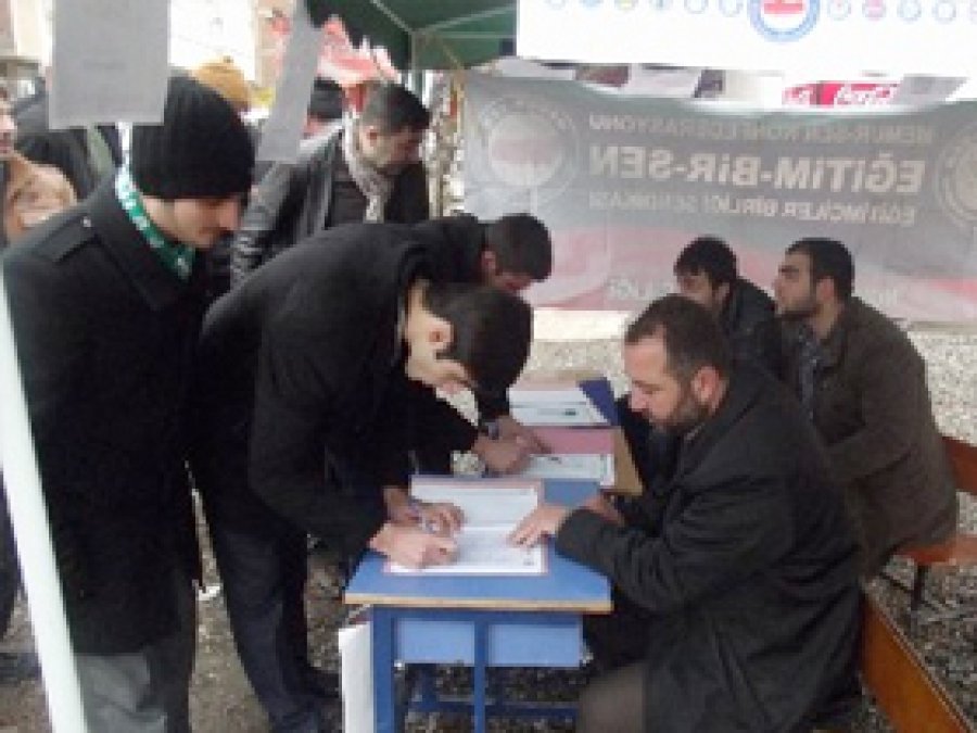 Kovancılar'da Başörtüsüne Özgürlük Kampanyası